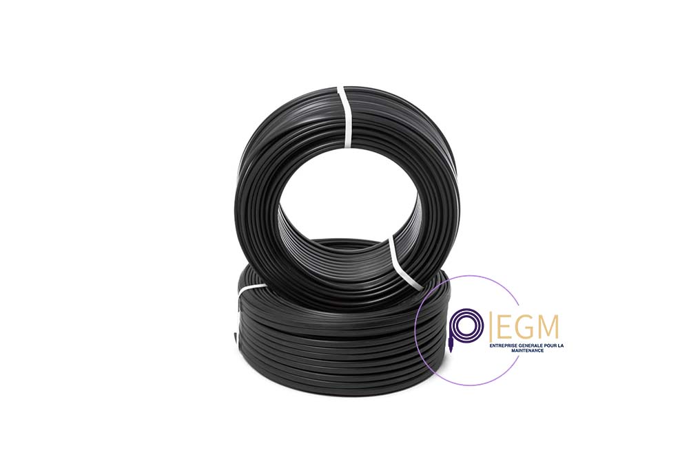 Tuyau flexible noir en rouleau